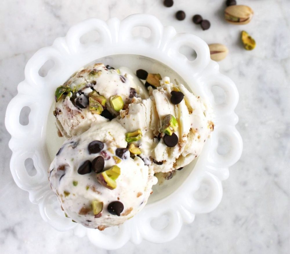 This homemade Cannoli Ice Cream combines the flavours of classic Italian Cannoli into a fabulous frozen treat. #frozentreat #icecream #cannoli