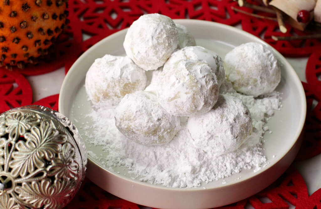 Noël Balls-Shortbread balls covered in powdered sugar.