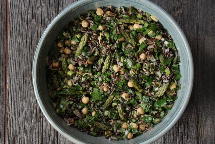 Wild Rice Asparagus Salad is a delicious Spring salad with the crunch of fresh asparagus and healthy benefits of wild rice. #wildrice #springsalad #salad #asparagus #asparagussalad