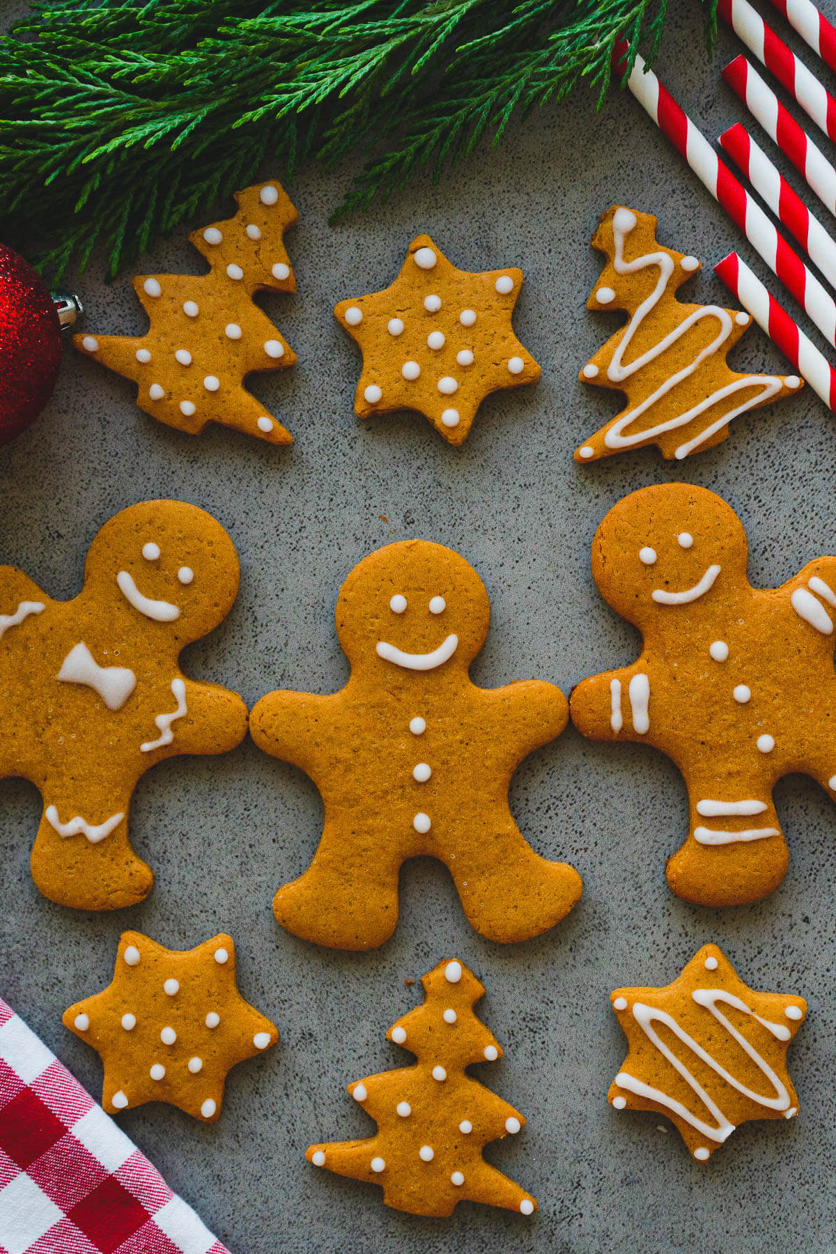 Golden baked easy gingerbread cookies decorated with simple white piped icing embellishments.