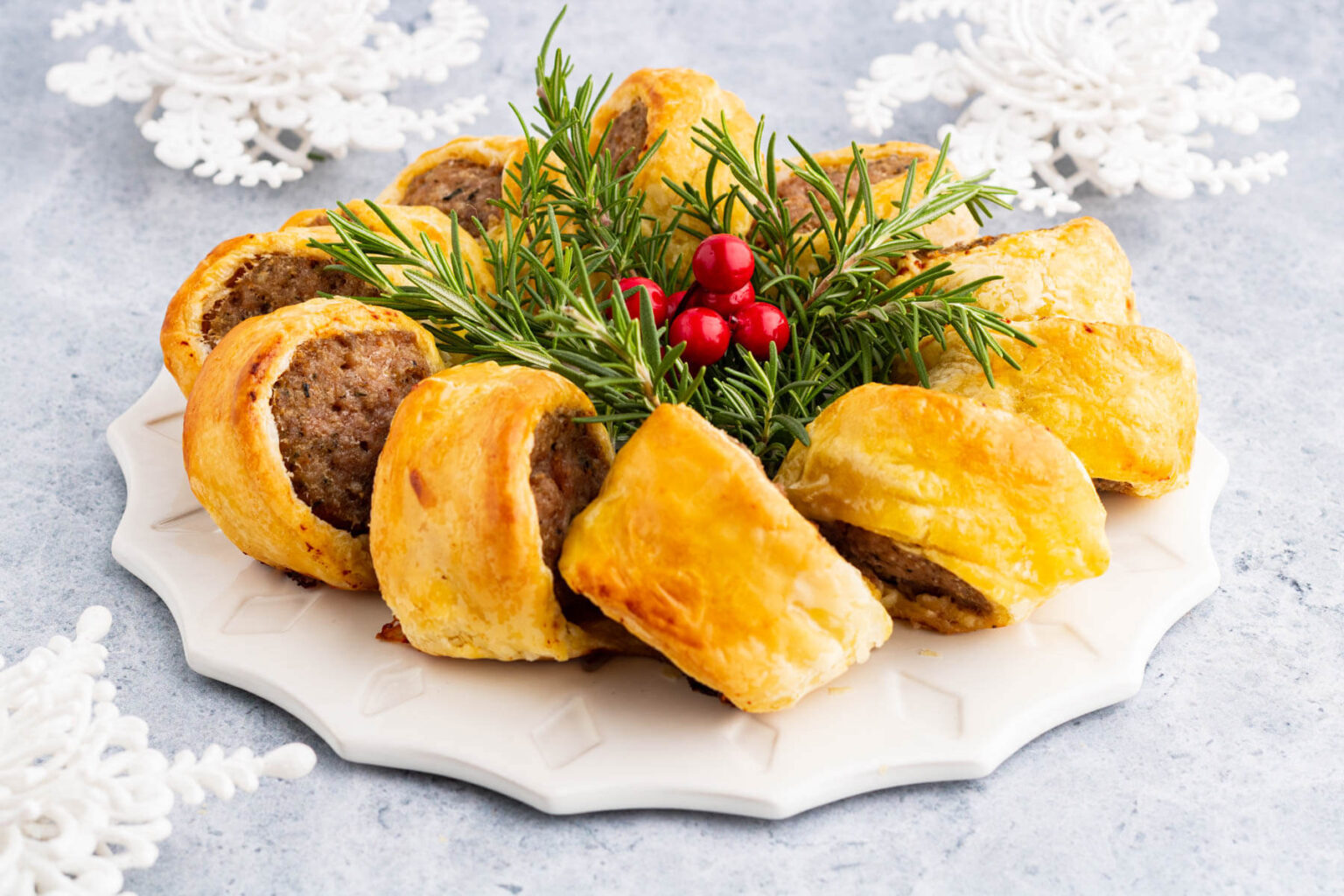 Holiday Sausage Roll Wreath Dish 'n' the Kitchen