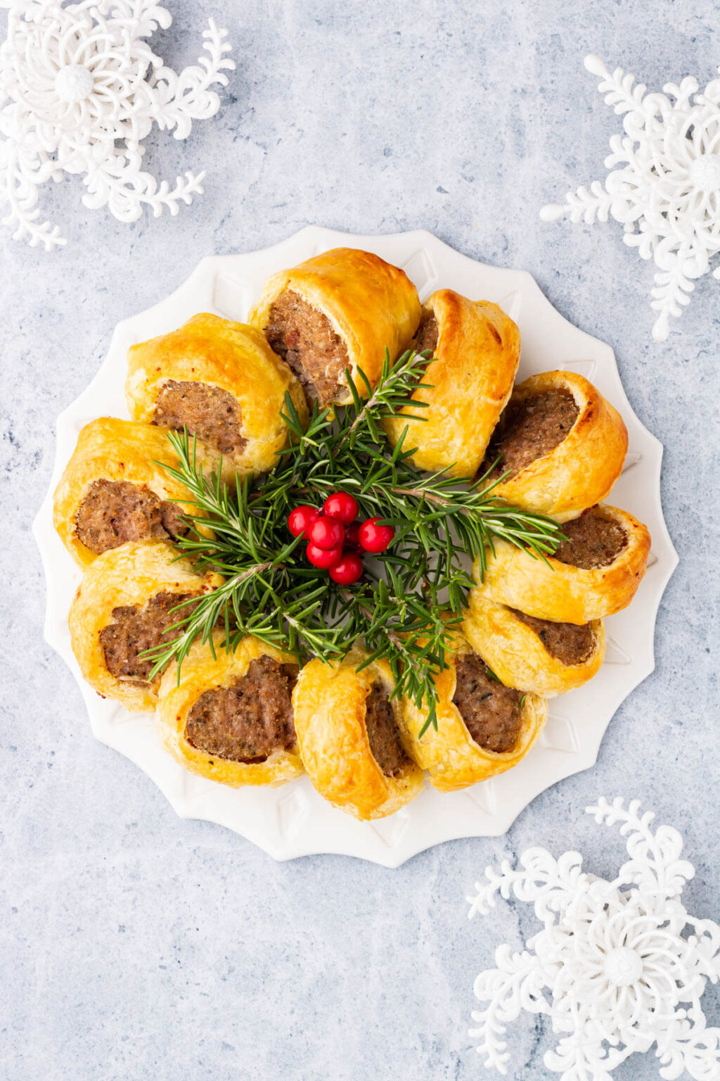 Holiday Sausage Roll Wreath Dish 'n' the Kitchen