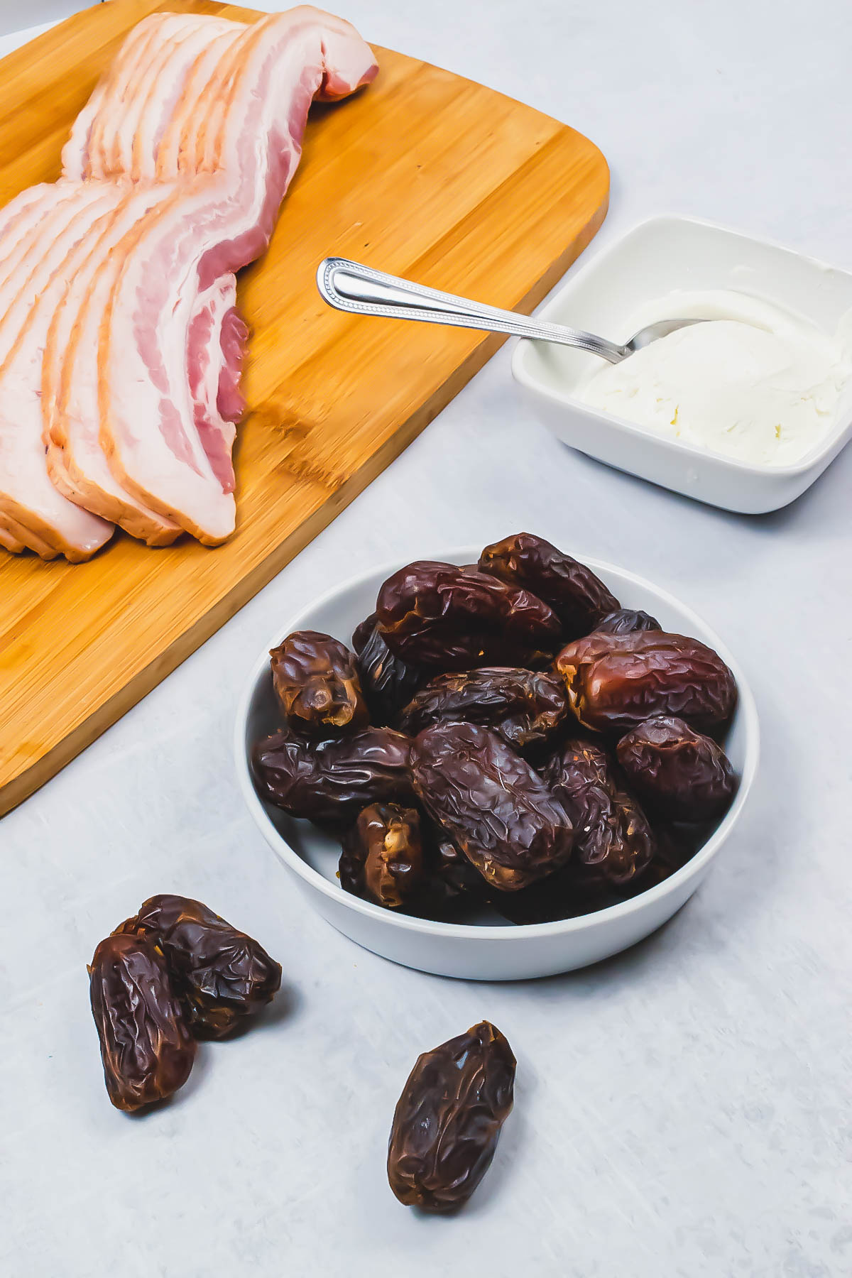 Ingredients required to make Bacon Wrapped Stuffed Dates.