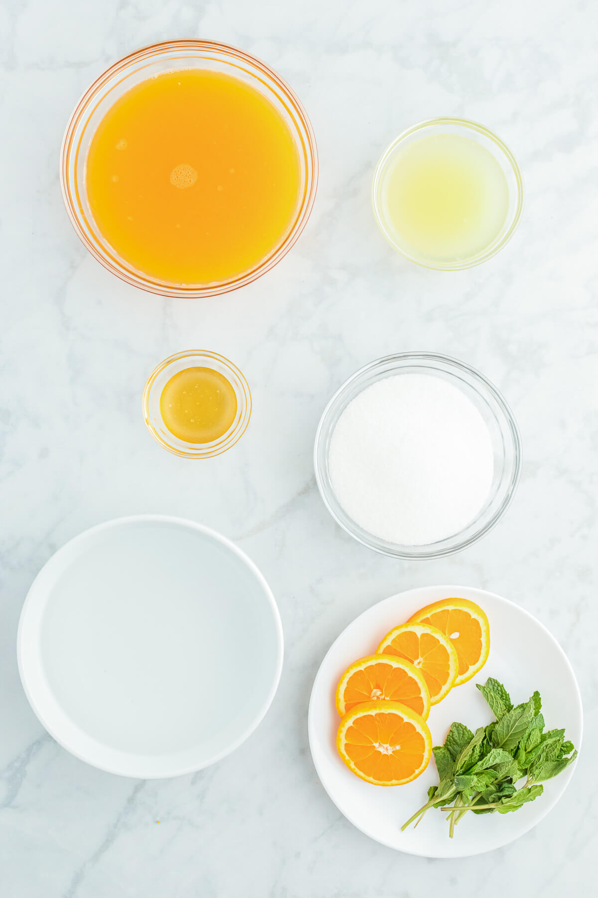 Ingredients required to make Homemade Orangeade.