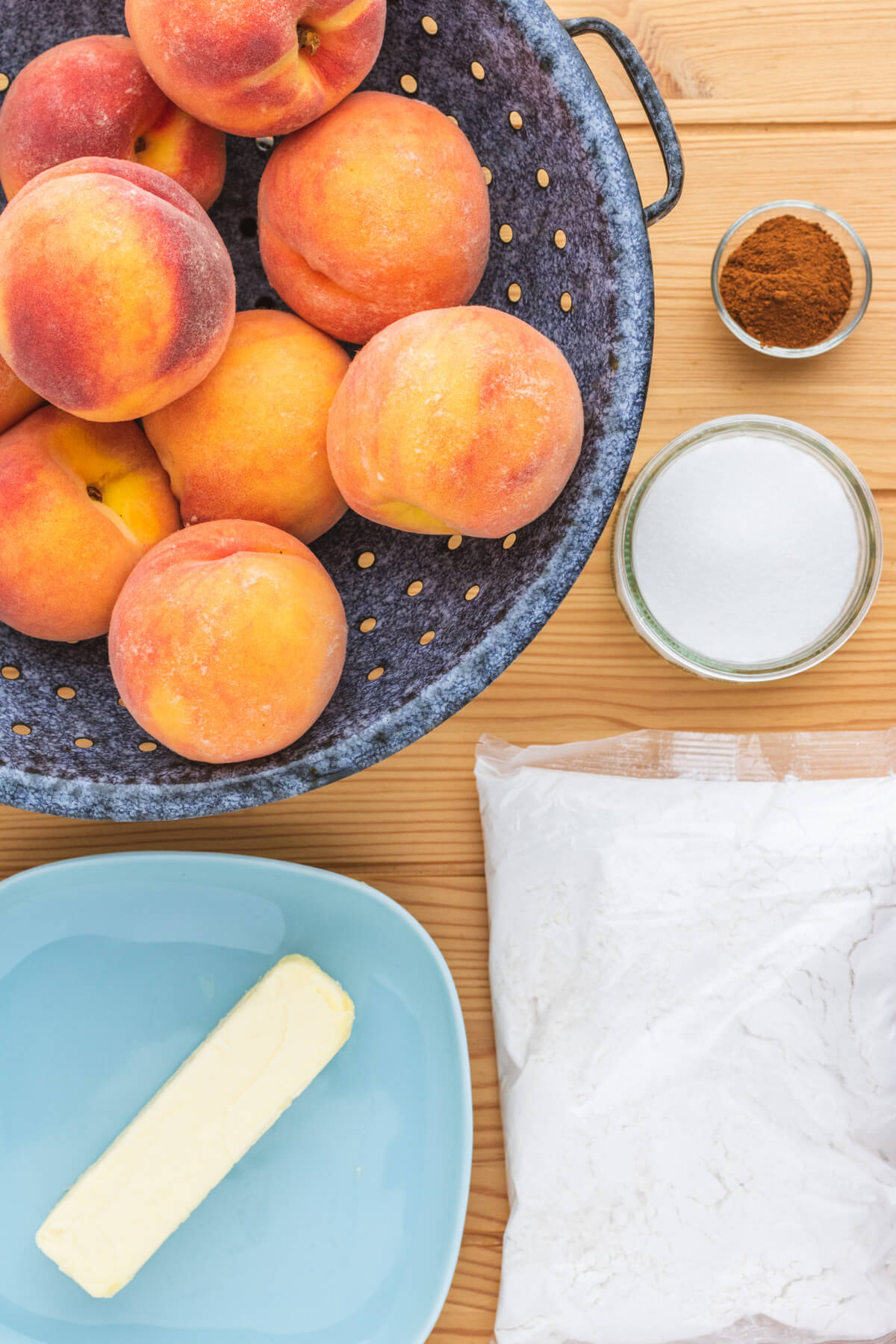Ingredients required to make a Peach Cobbler Dump Cake using fresh peaches.