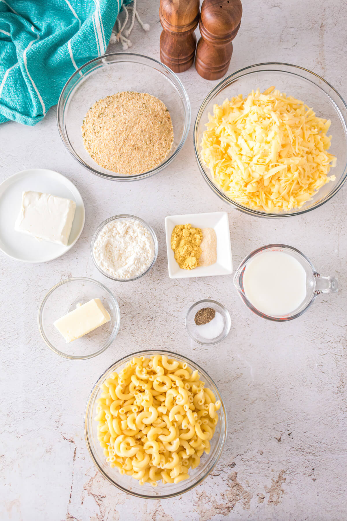 Ingredients required to make Smoked Mac and Cheese.