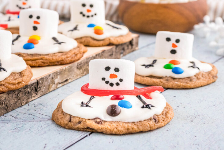 A group of Melted Snowman cookies.