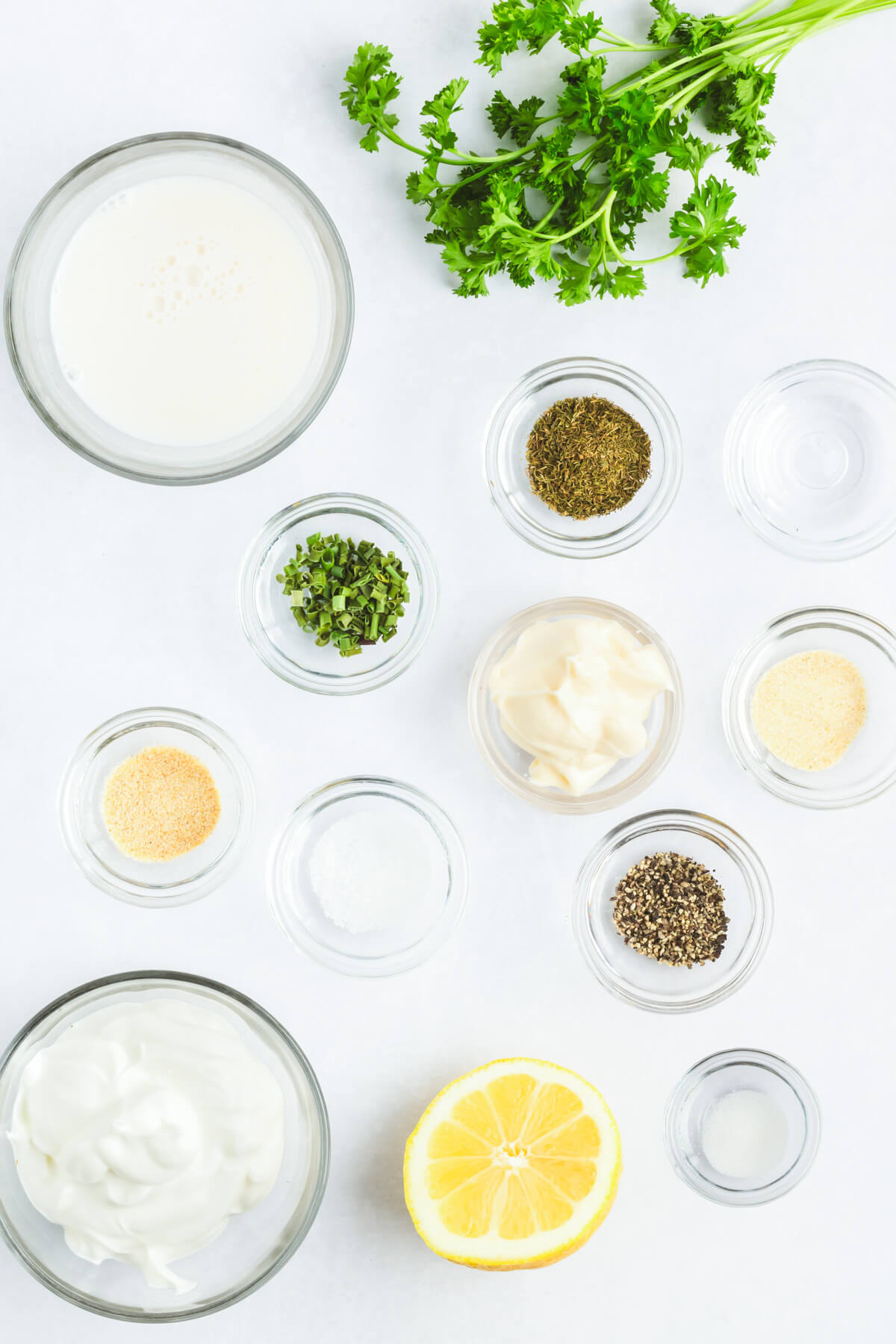 Ingredients required to make homemade ranch dip.