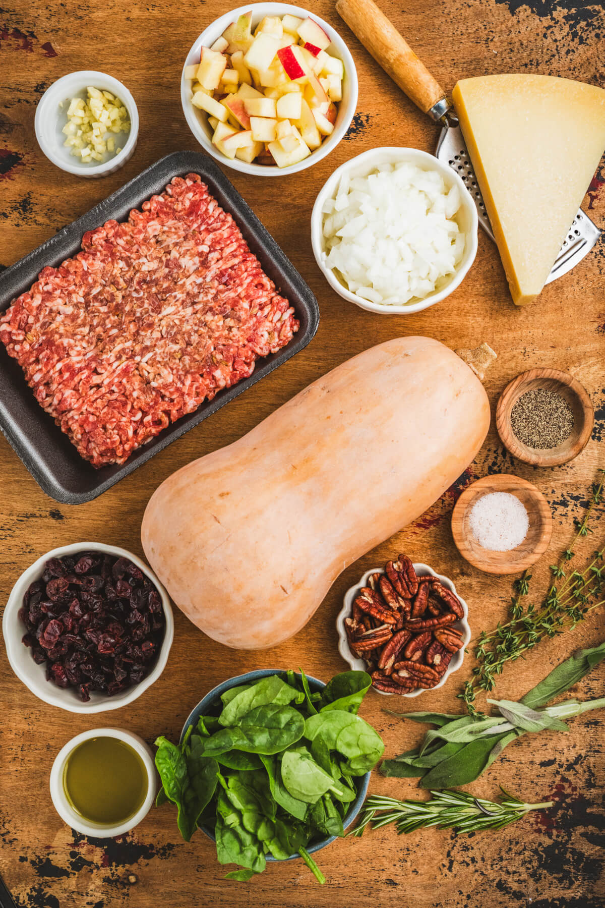 Ingredients required to make stuffed butternut squash.