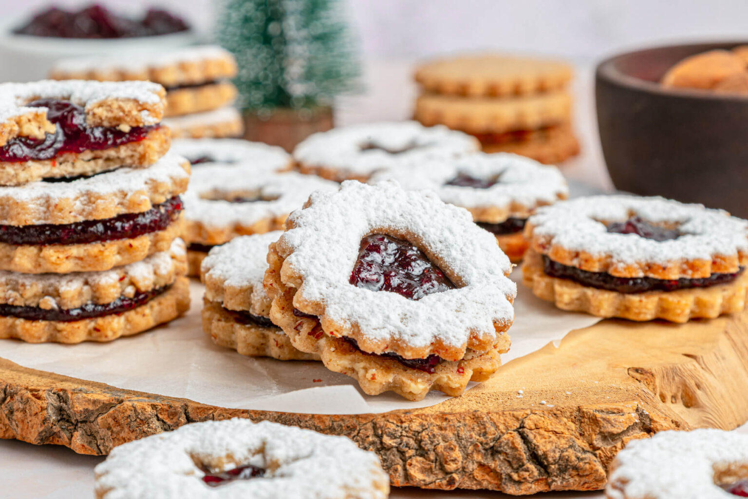 Linzerli Raspberry Linzer Cookies - Dish 'n' the Kitchen