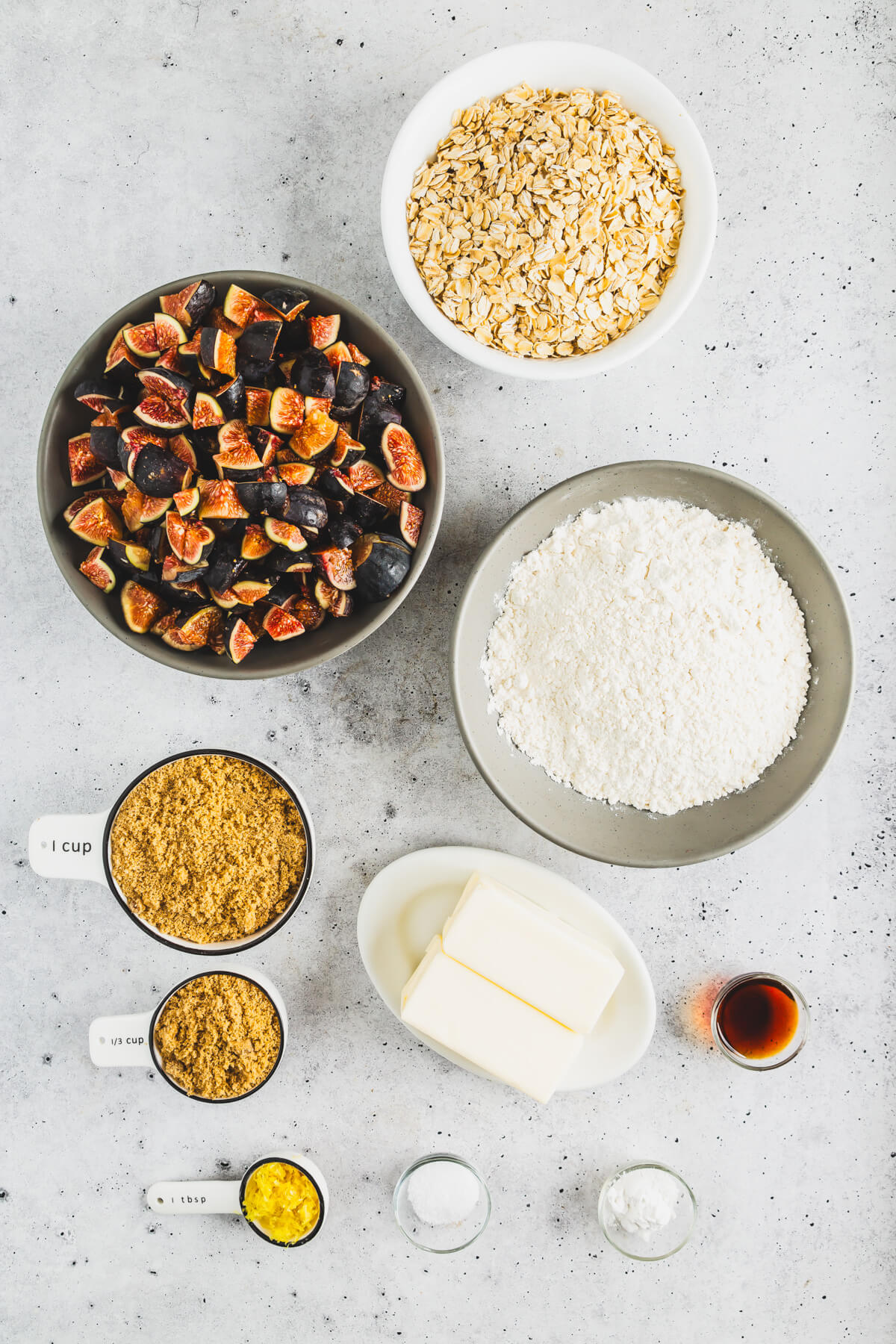 Ingredients required to bake fig bars.