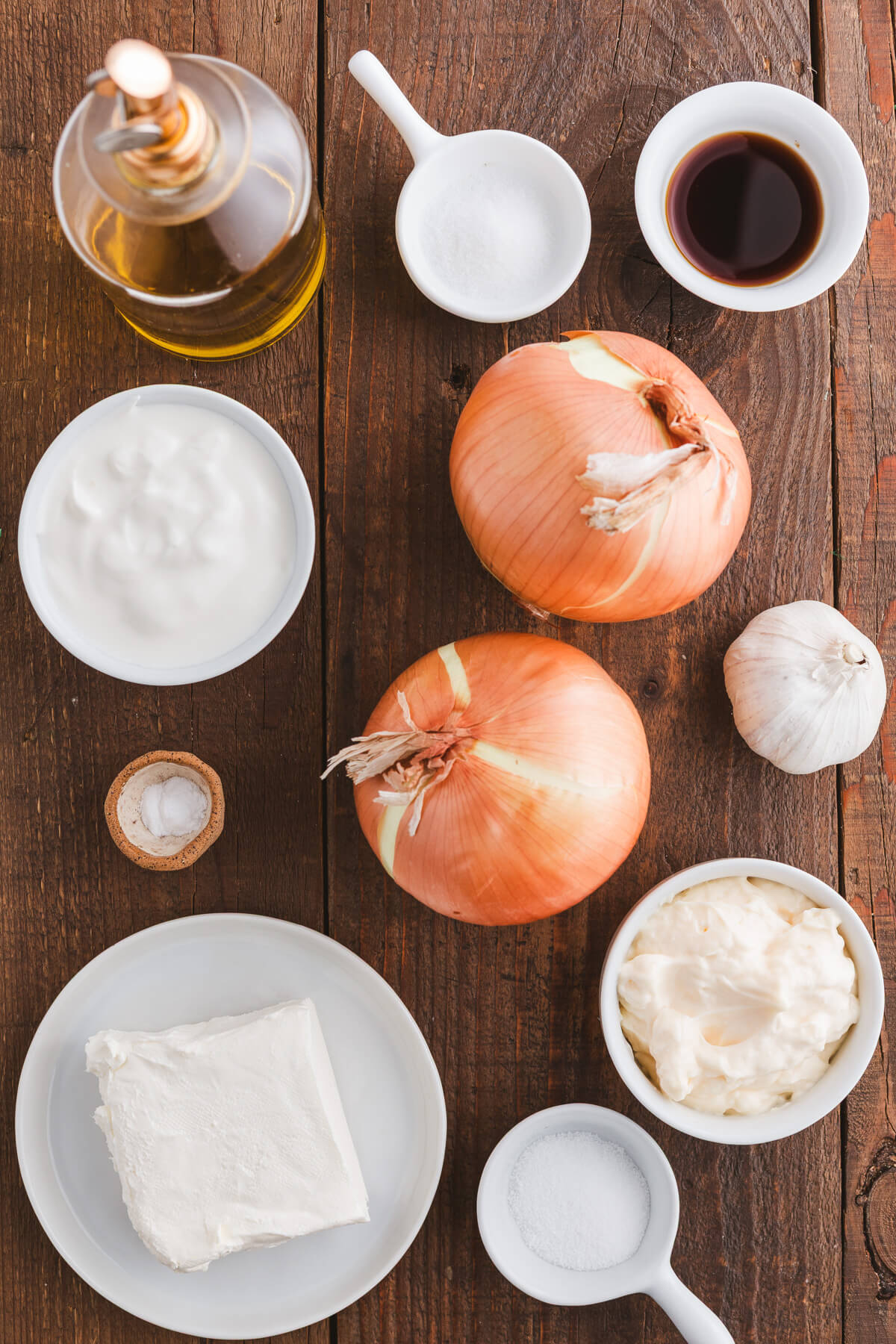Ingredients required to make caramelized onion dip.