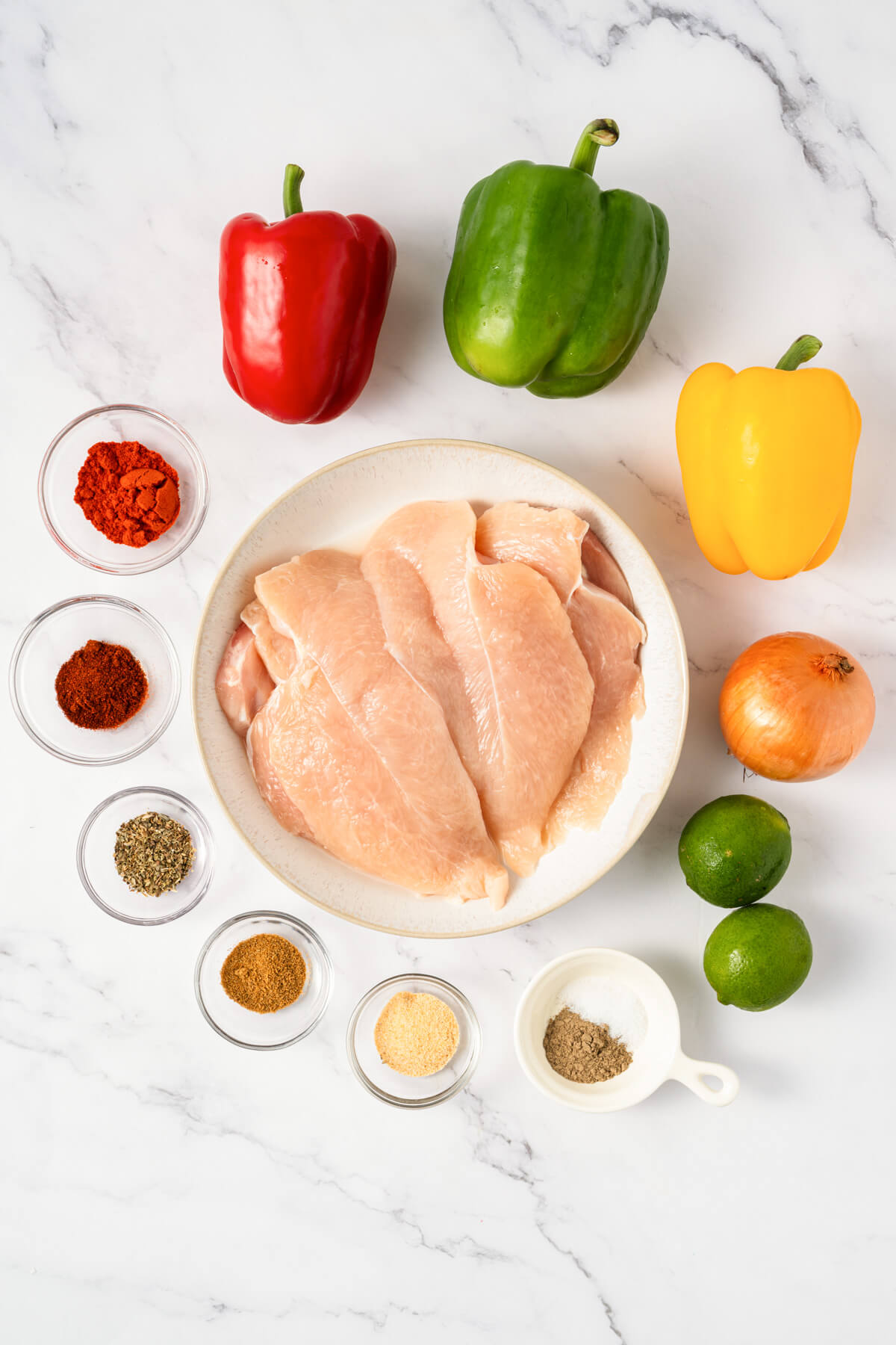 Ingredients required to make chicken fajitas.