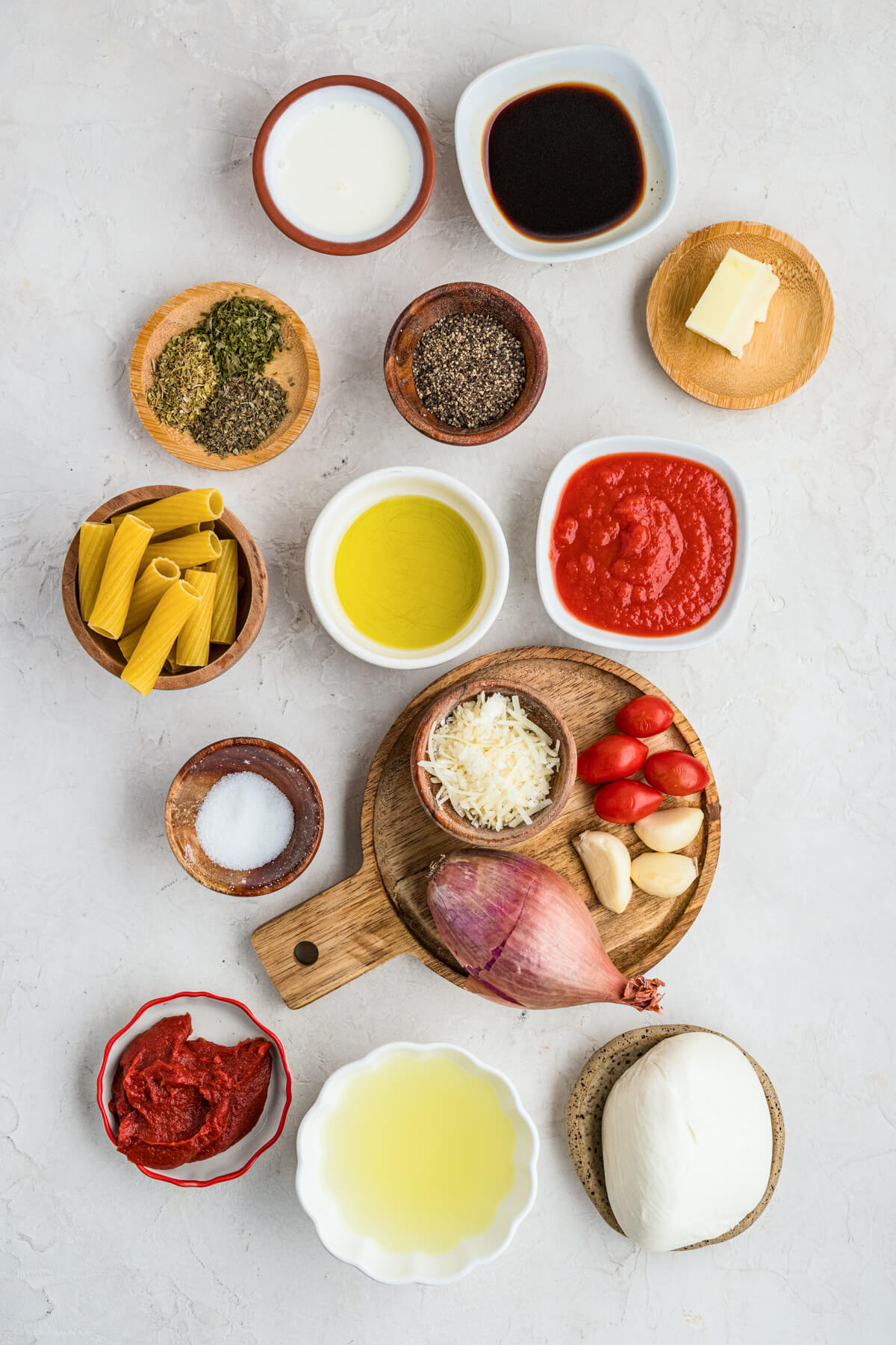 Ingredients required to make burrata pasta with roasted tomato sauce.